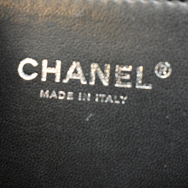 CHANEL Filigree CC Chain Around Leather Crossbody Bag Black