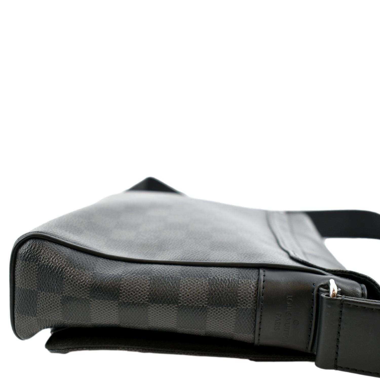 Louis Vuitton District PM Messenger Bag Monogram - Black/Graphite