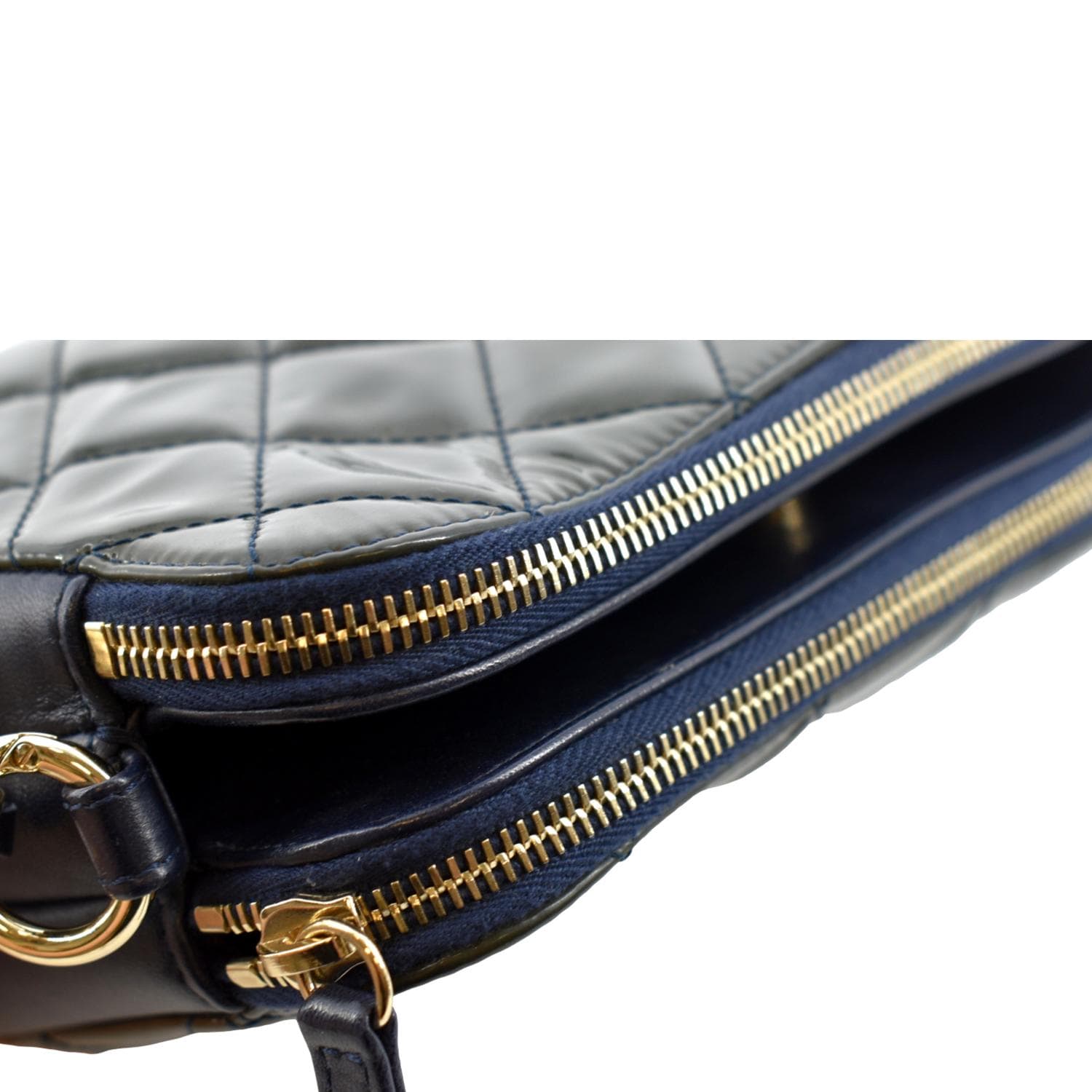 ダブル　　CHANEL Chanel Double Zip Patent Leather Shoulder Bag Navy Blue