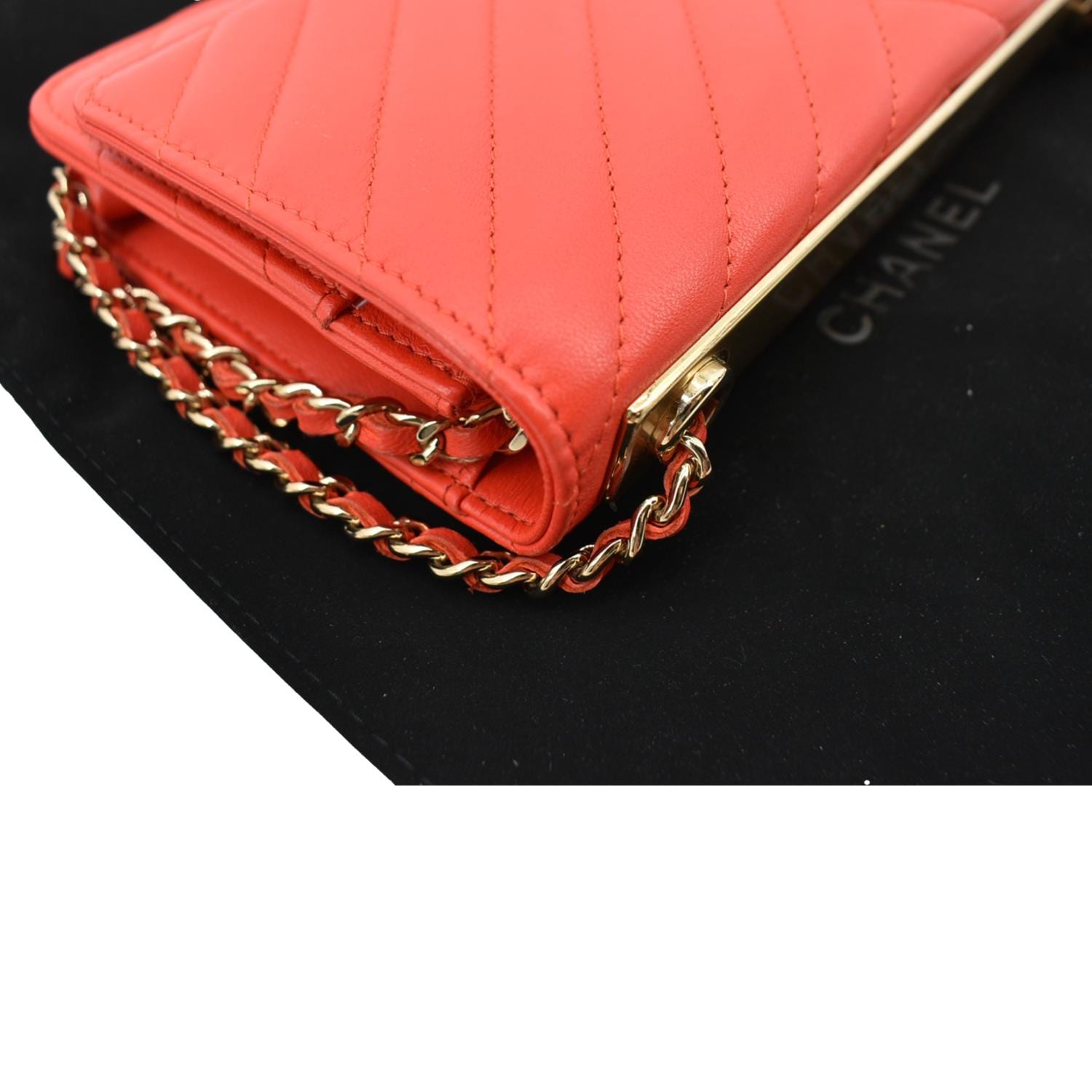 Trendy cc wallet on chain leather crossbody bag Chanel Red in Leather -  21053262