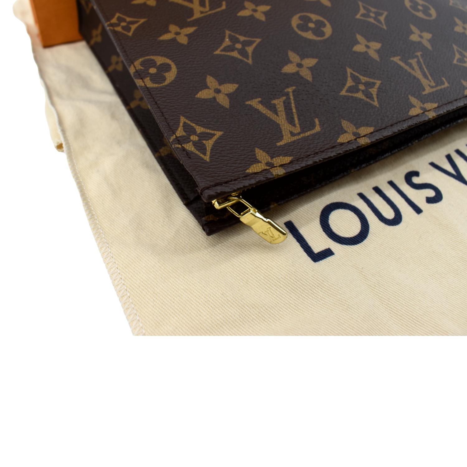 Toiletry pouch 26 Louis Vuitton Monogram