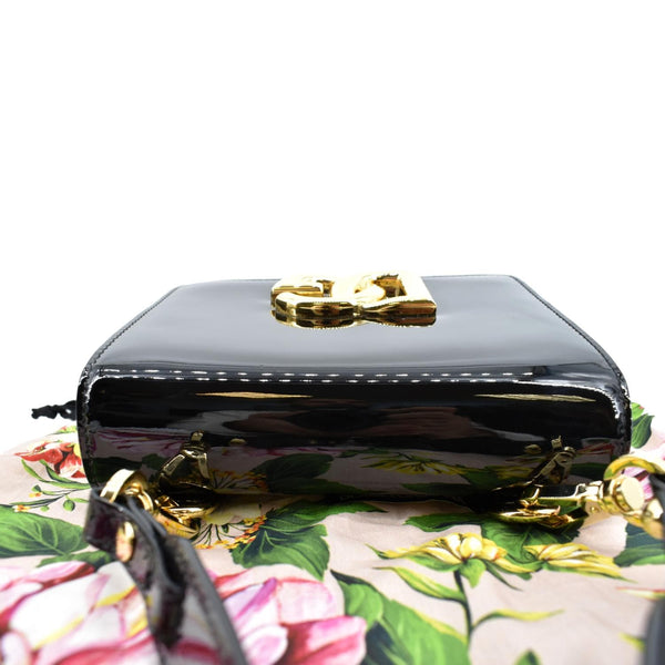 Bolso bandolera padded Dolce & Gabbana Lucia en cuero negro y blanco Logo Patent Leather Crossbody Bag Black - Top