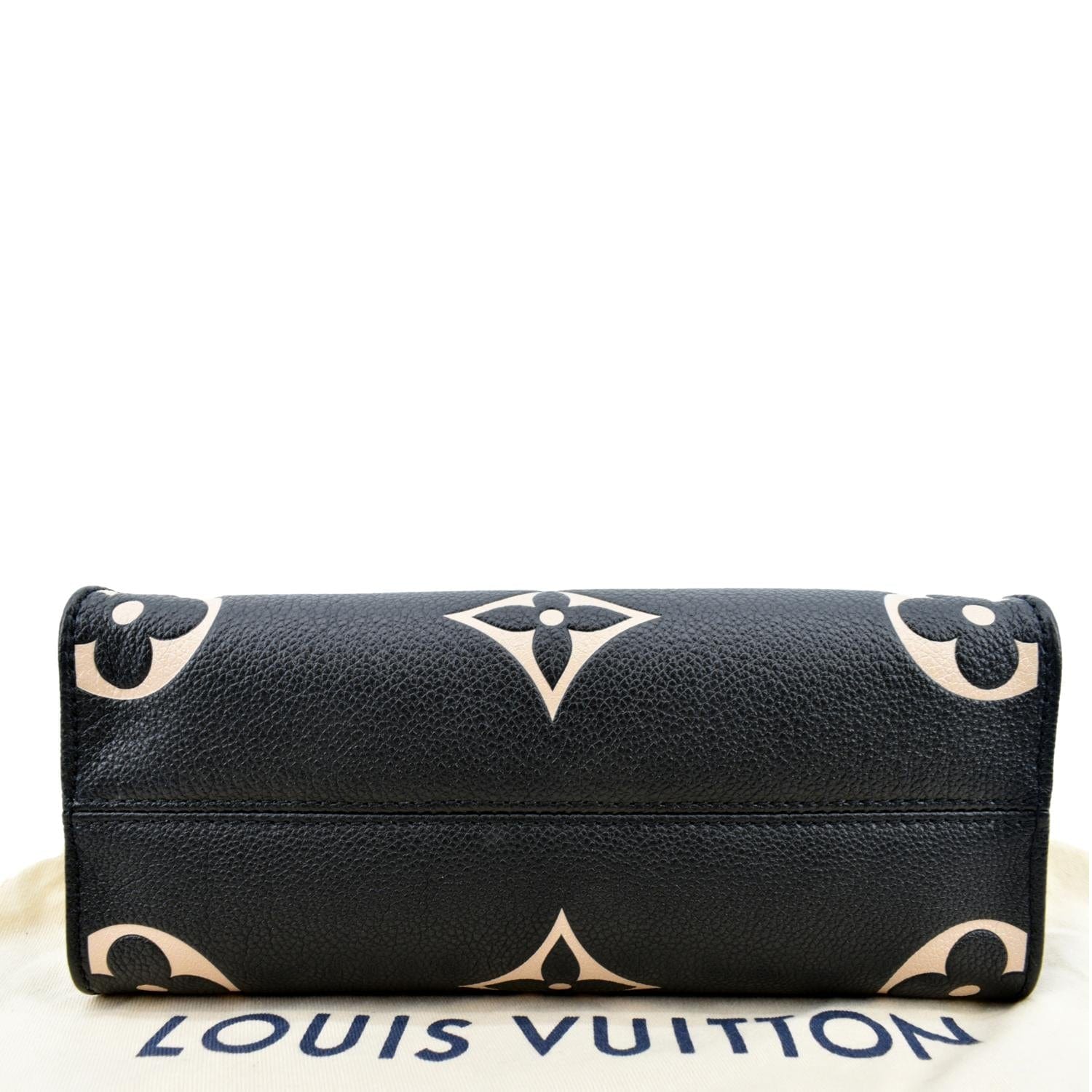 Louis Vuitton] Danouve PM NM Monogram Shadow M44972 Shoulder Bag Men's  [Parallel Import], black (black 19-3911tcx), One Size : : Fashion