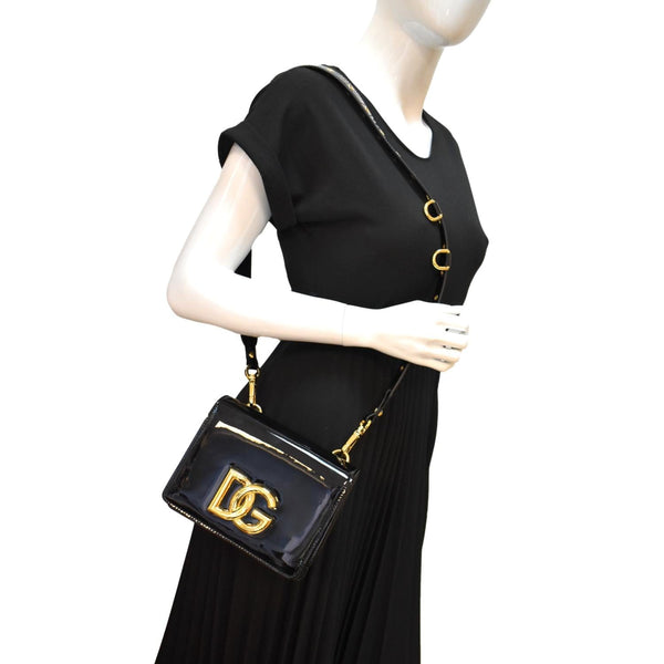 Bolso bandolera padded Dolce & Gabbana Lucia en cuero negro y blanco Logo Patent Leather Crossbody Bag Black - Full View