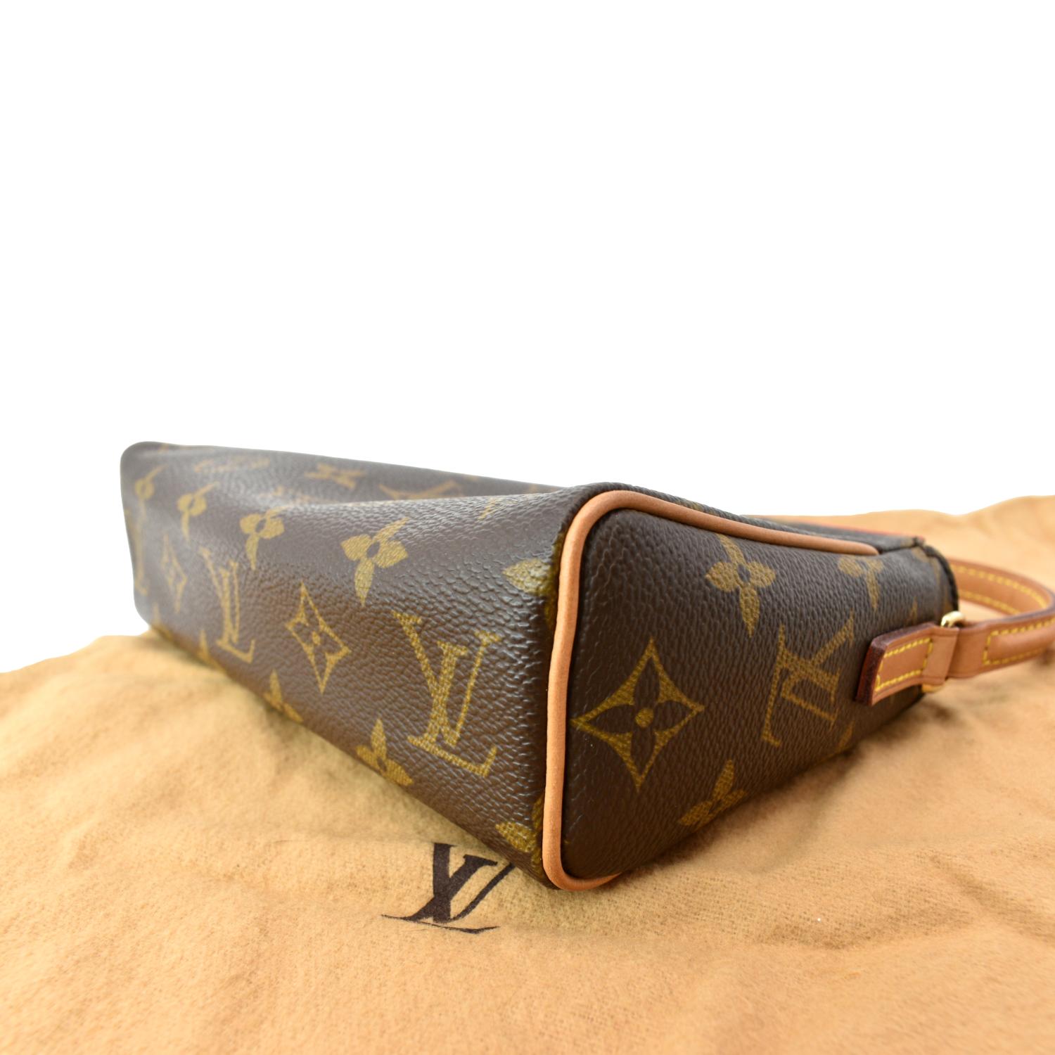 Recital cloth handbag Louis Vuitton Brown in Cloth - 20976526