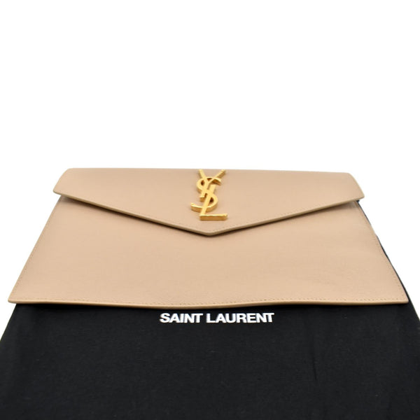 YVES SAINT LAURENT Uptown Envelope Grain De Poudre Leather Clutch Beige