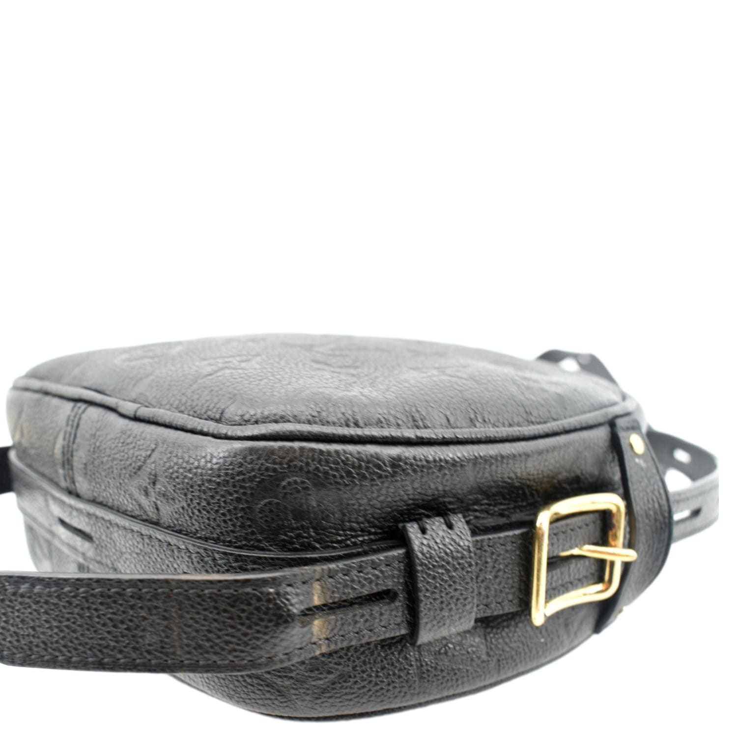 Boîte chapeau souple leather crossbody bag Louis Vuitton Black in Leather -  30557612