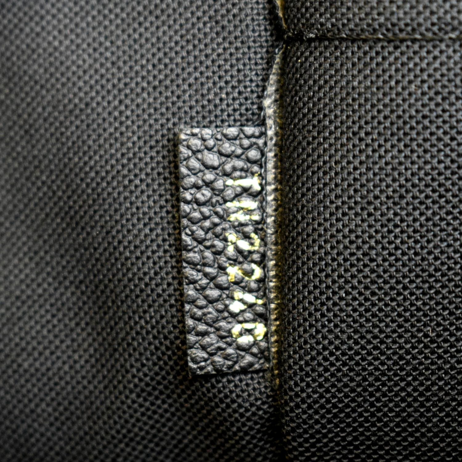 Daily Pouch Monogram Empreinte Leather - Travel