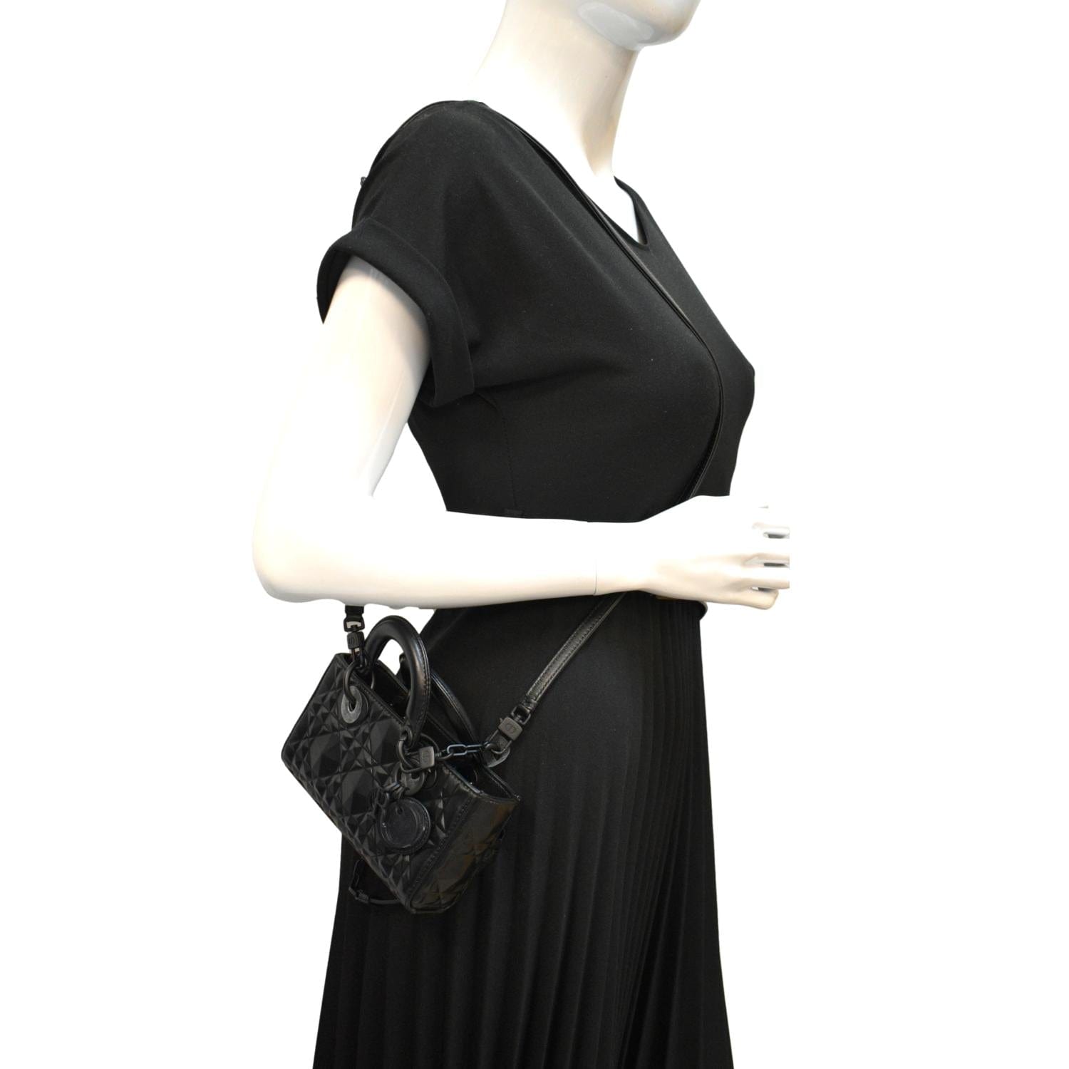 CHRISTIAN DIOR Lady D-Joy Diamond Motif Chain Shoulder Bag Black CHRISTIAN DIOR Lady D-Joy Diamond Motif Chain Shoulder Bag Black