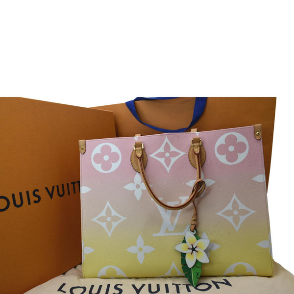 Louis Vuitton Pool Onthego GM Monogram Shoulder Bag - Back