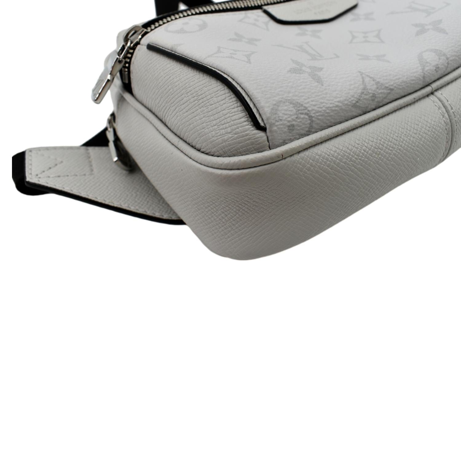 Outdoor leather bag Louis Vuitton White in Leather - 33358588