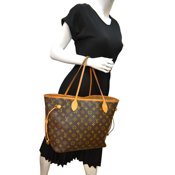 LOUIS VUITTON Neverfull MM Monogram Canvas Tote Bag Brown