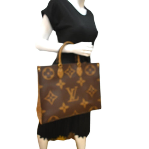 LOUIS VUITTON Onthego GM Giant Monogram Canvas Tote Shoulder Bag Brown