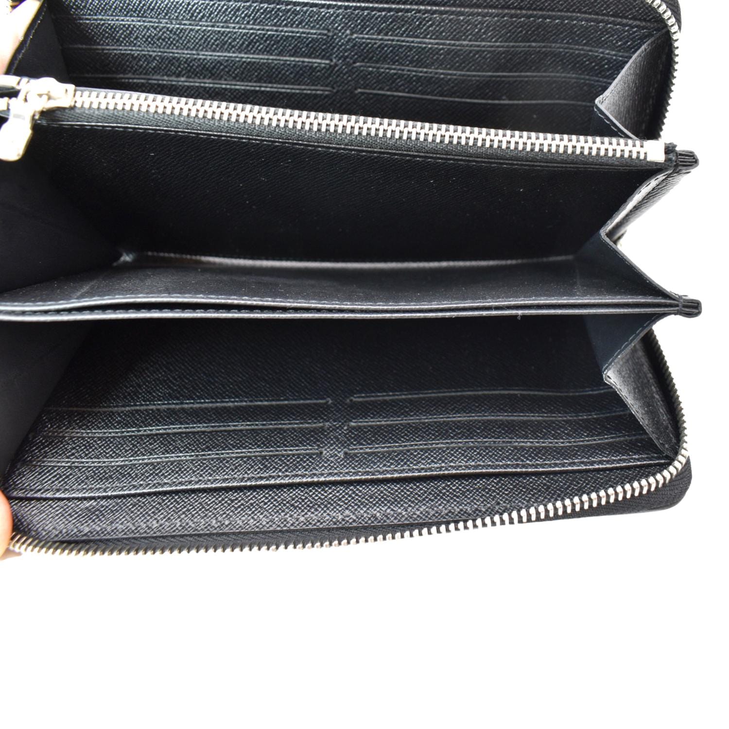 Louis Vuitton Epi Zippy Wallet in Black | MTYCI