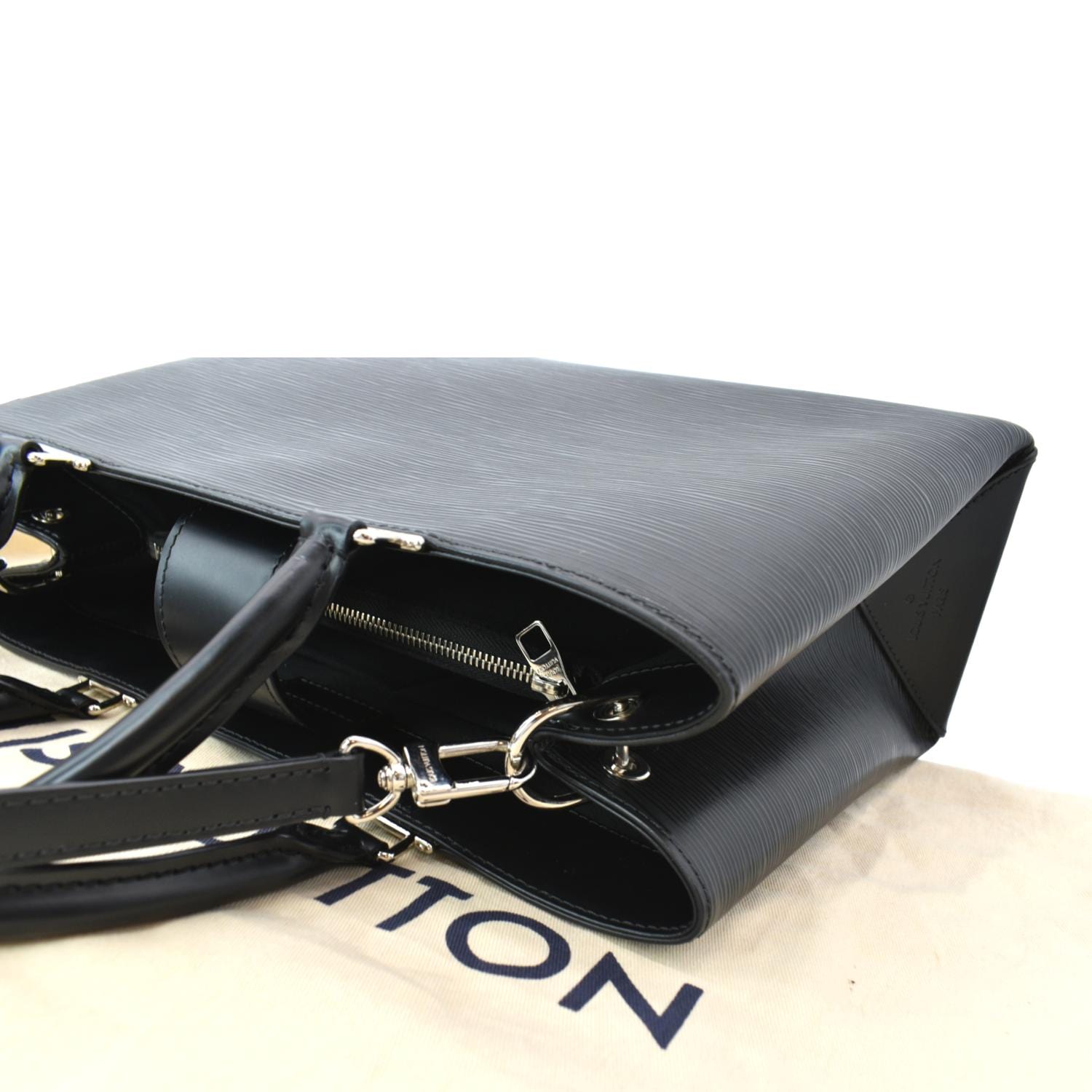 LOUIS VUITTON Blue Epi Leather Kleber MM Shoulder Bag - 30% Off