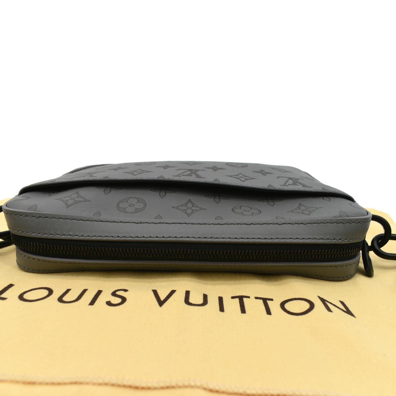 Louis Vuitton Duo Messenger Black