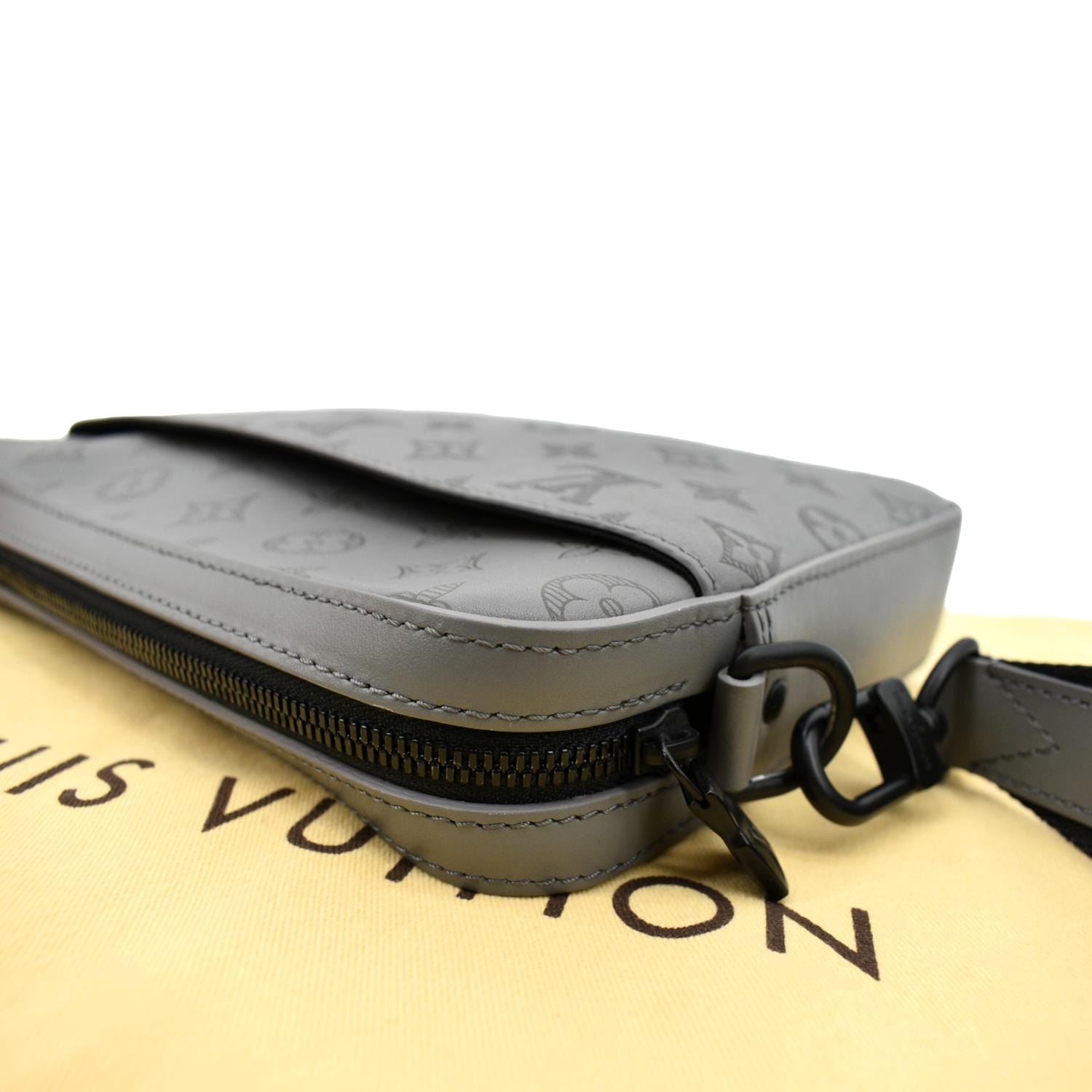 Louis Vuitton pre-owned Monogram Shadow Duo Messenger Bag - Farfetch