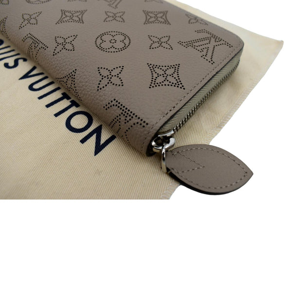 LOUIS VUITTON Mahina Leather Zippy Wallet Galet Beige