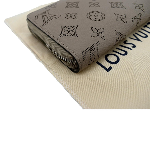 LOUIS VUITTON Mahina Leather Zippy Wallet Galet Beige