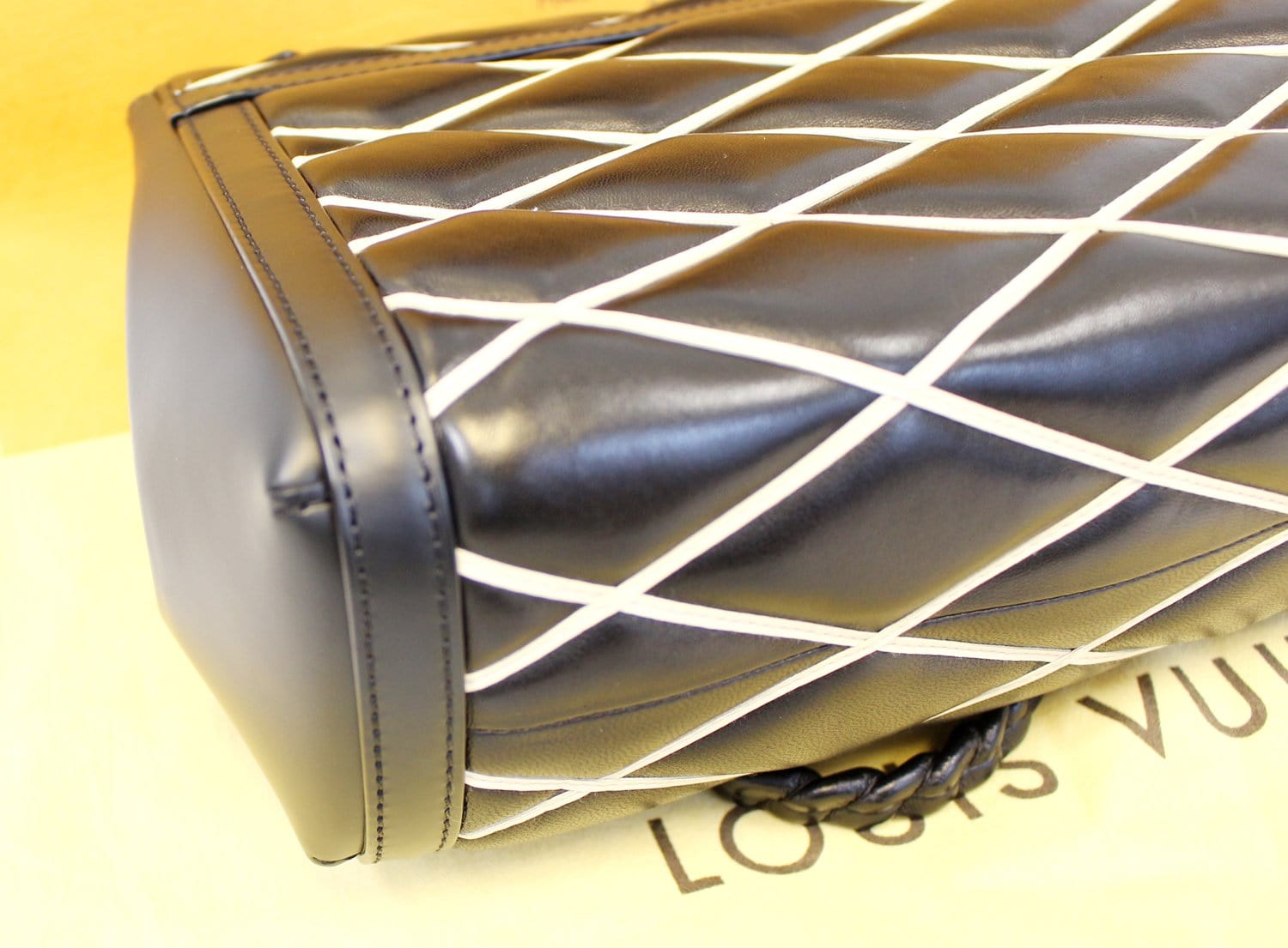 LOUIS VUITTON Malletage Pochette Flap Shoulder Bag Beige Black Leather  M50004