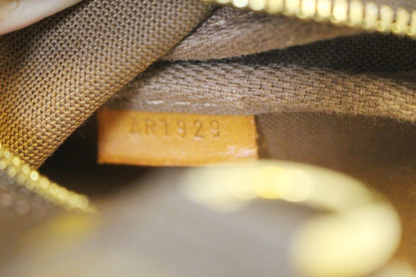 LOUIS VUITTON Monogram Canvas Pochette Accessoires Crossbody Bag