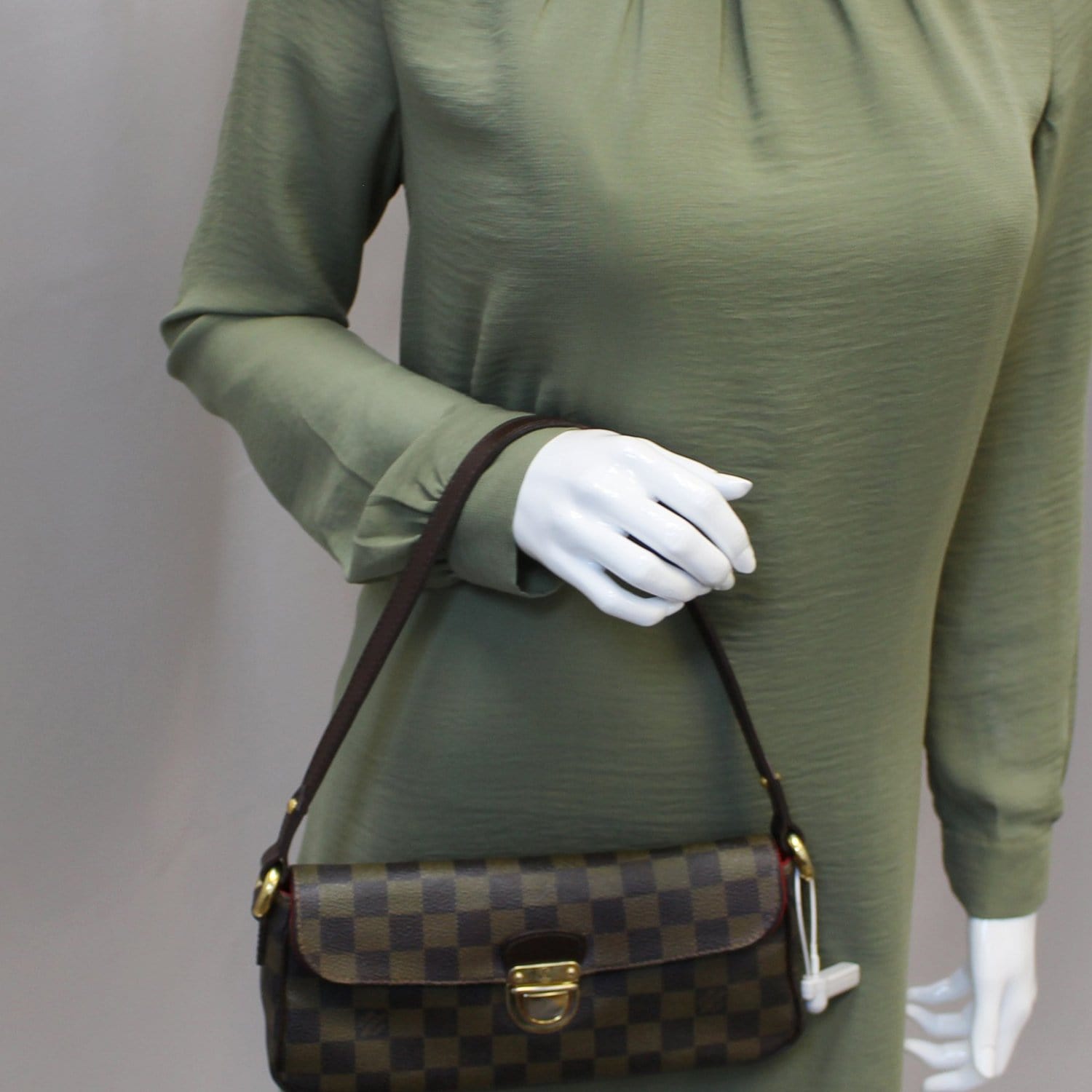 Pre-loved Louis Vuitton Ravello Leather shoulderbag