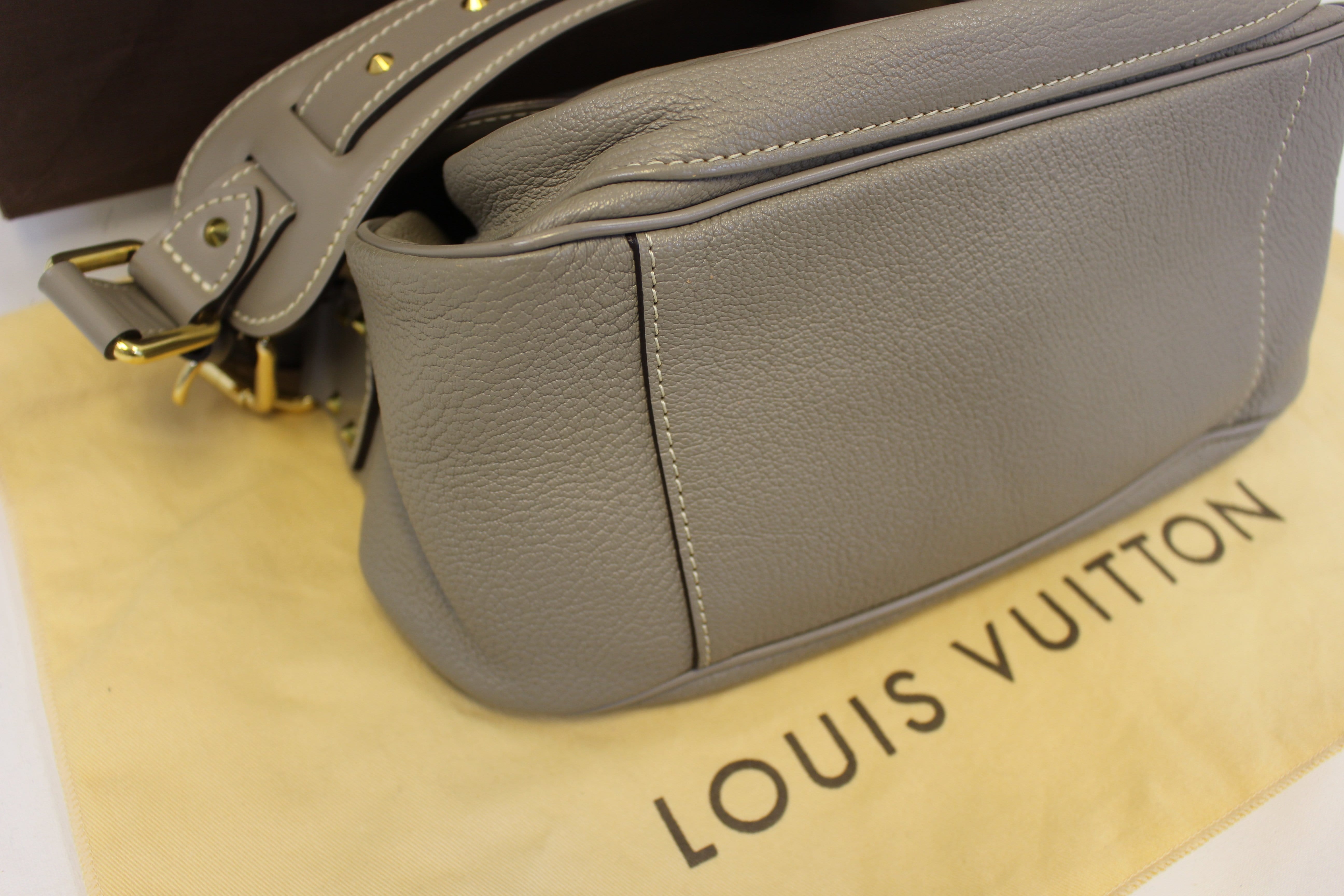 Louis Vuitton Verone Suhali Leather Lockit PM Taupe Canvas Shoulder Bag (ERX) 144010001207 Do