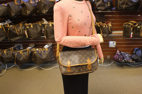 LOUIS VUITTON Monogram Gibeciere MM Messenger Bag
