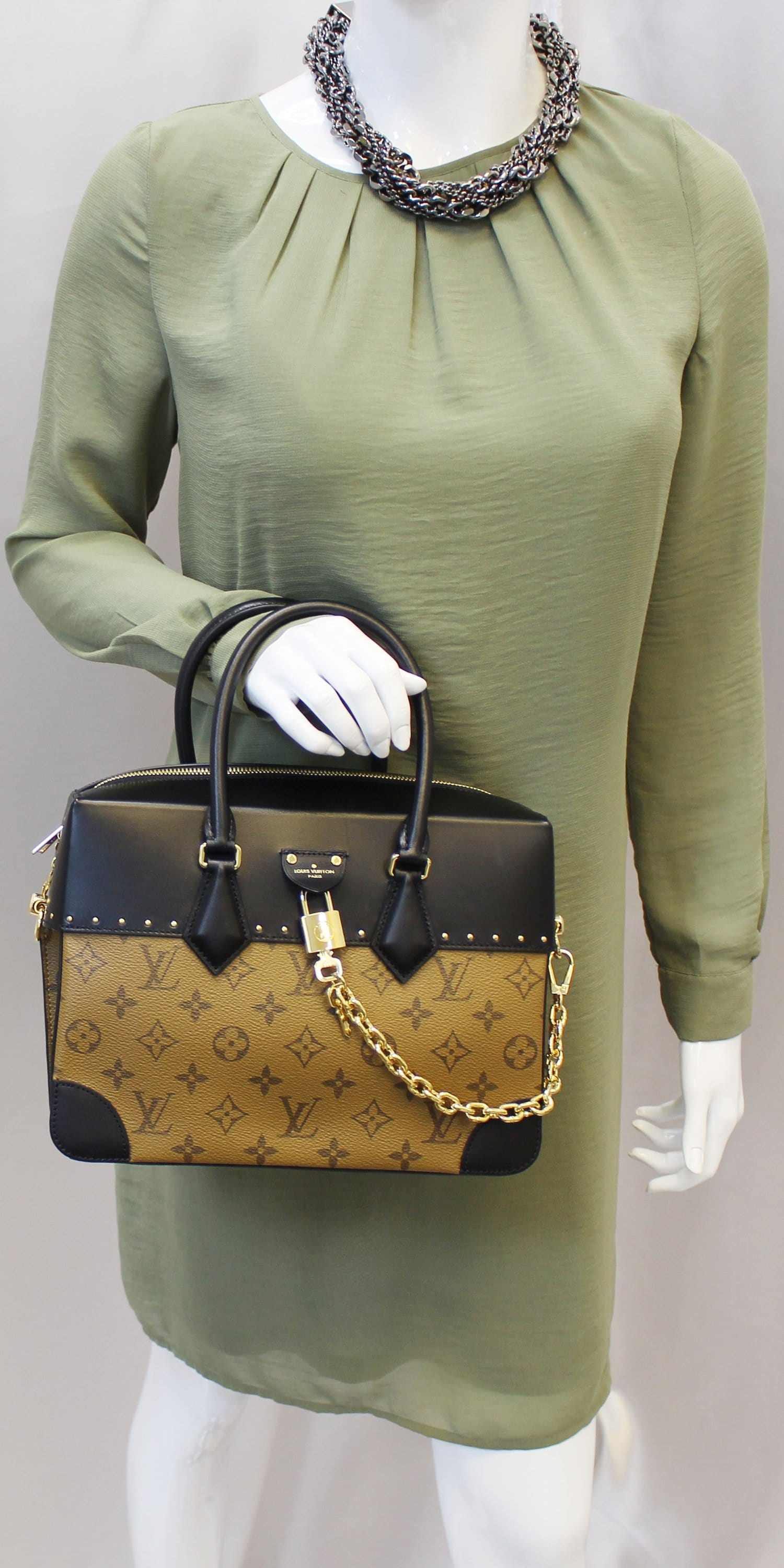 Louis Vuitton Malle Shoulder bag 389465