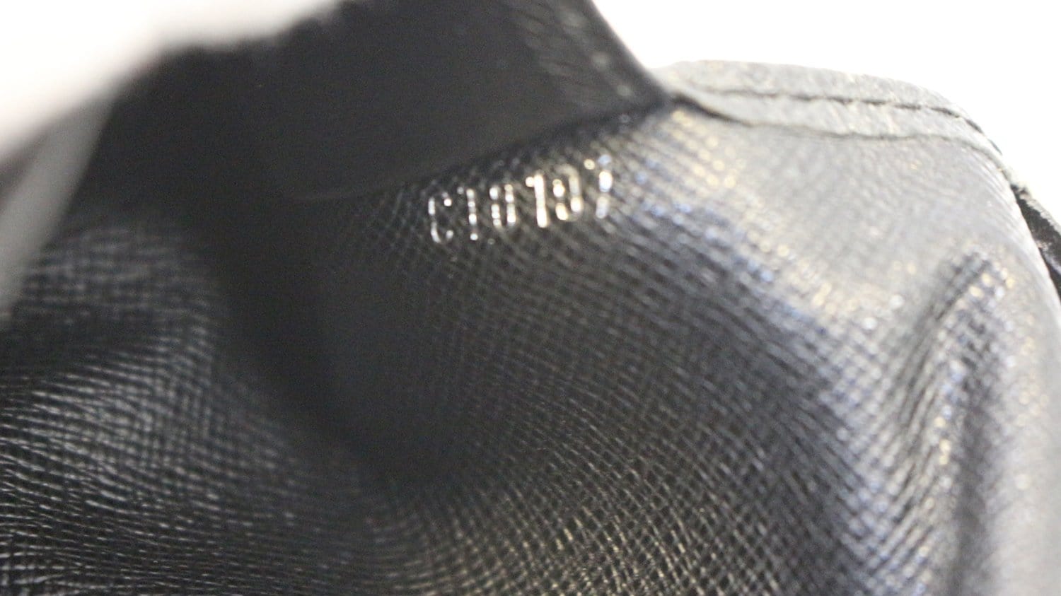 Louis Vuitton Taiga Leather Checkbook Holder - Green Wallets
