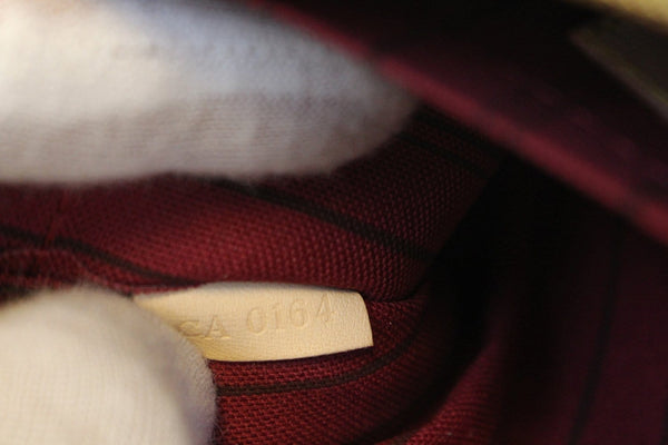 LOUIS VUITTON Monogram Neverfull MM Pochette Wristlet Clutch