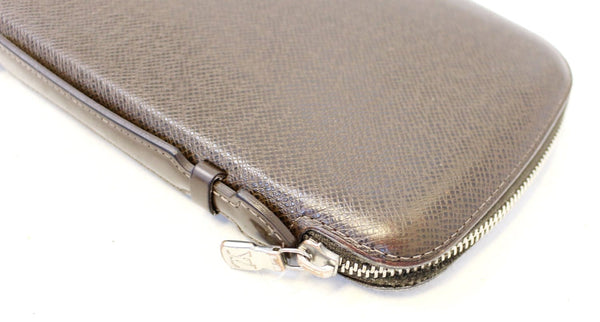 Louis Vuitton Atoll Organizer Taiga Wallet Brown preowned 