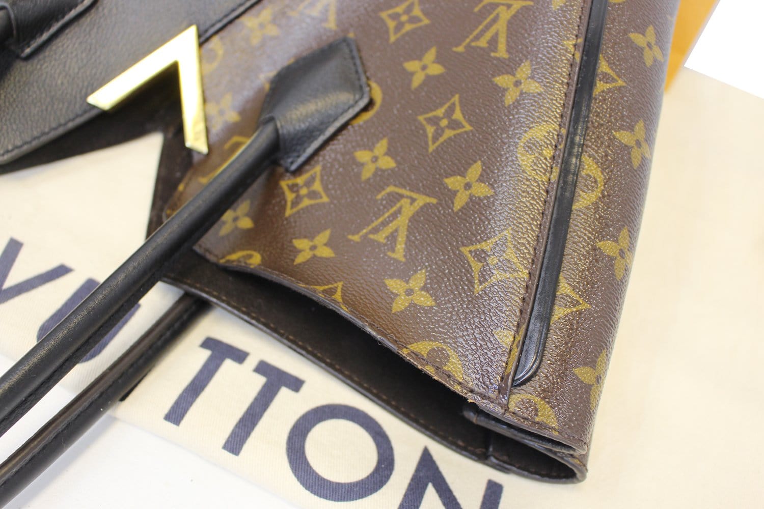 Louis Vuitton Monogram Canvas and Cerise Leather Kimono MM Tote Bag –  Bagaholic