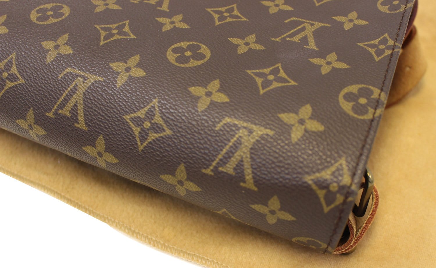 Louis Vuitton Cartouchiere MM Cross Body Bag. Perfect Spring Bag! LV  Monogram.