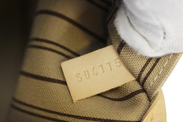 LOUIS VUITTON Monogram Canvas Neverfull GM Shoulder Bag