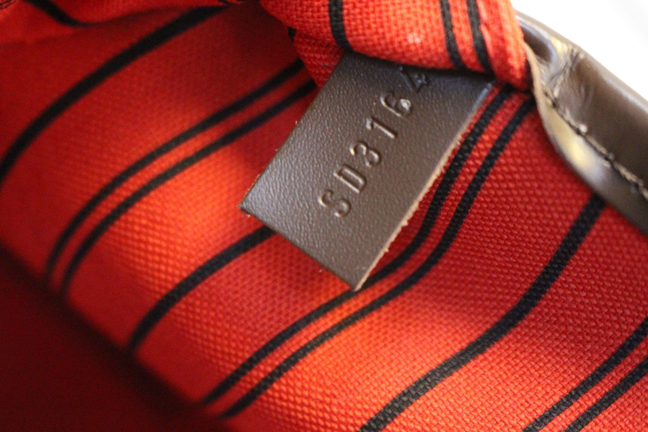 Authenticated used Louis Vuitton Damier Neverfull GM Tote Bag N51106, Adult Unisex, Size: (HxWxD): 32cm x 39cm x 19cm / 12.59'' x 15.35'' x 7.48