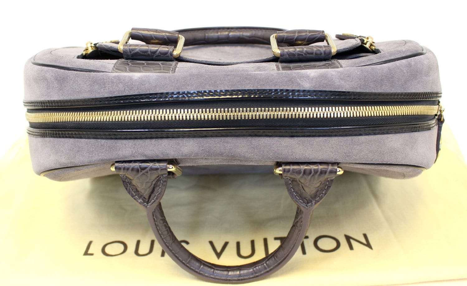 Louis Vuitton® On My Side MM Greige. Size  Louis vuitton trunk, Louis  vuitton totes, Louis vuitton