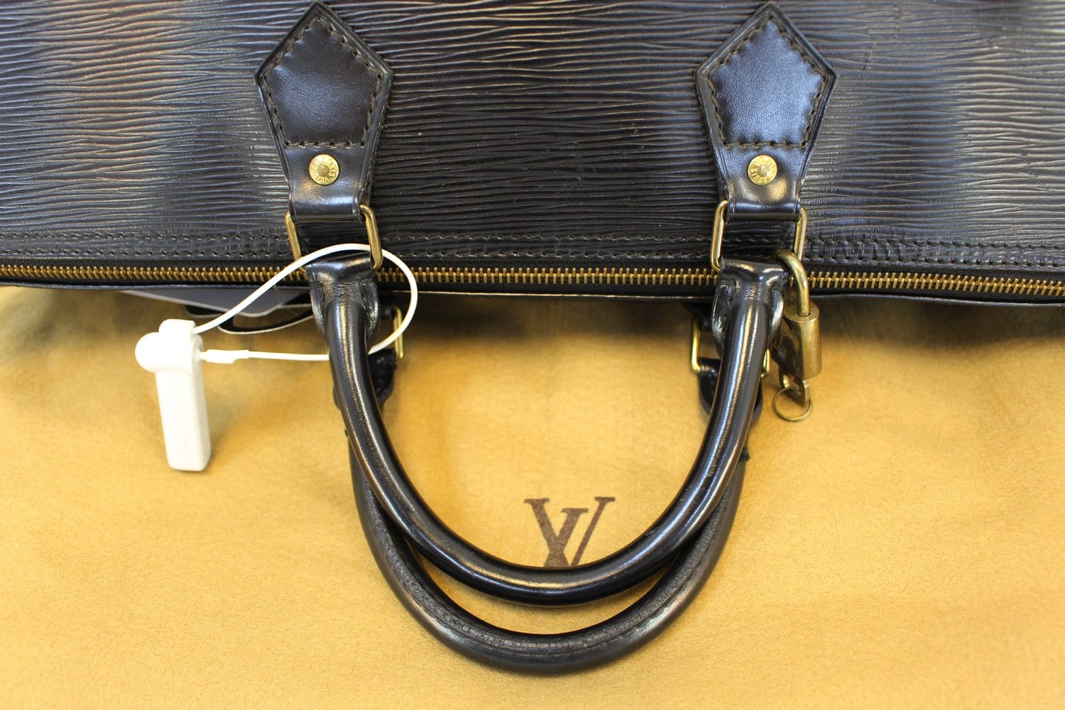 LOUIS VUITTON Epi Leather Speedy 40 Black Satchel Bag