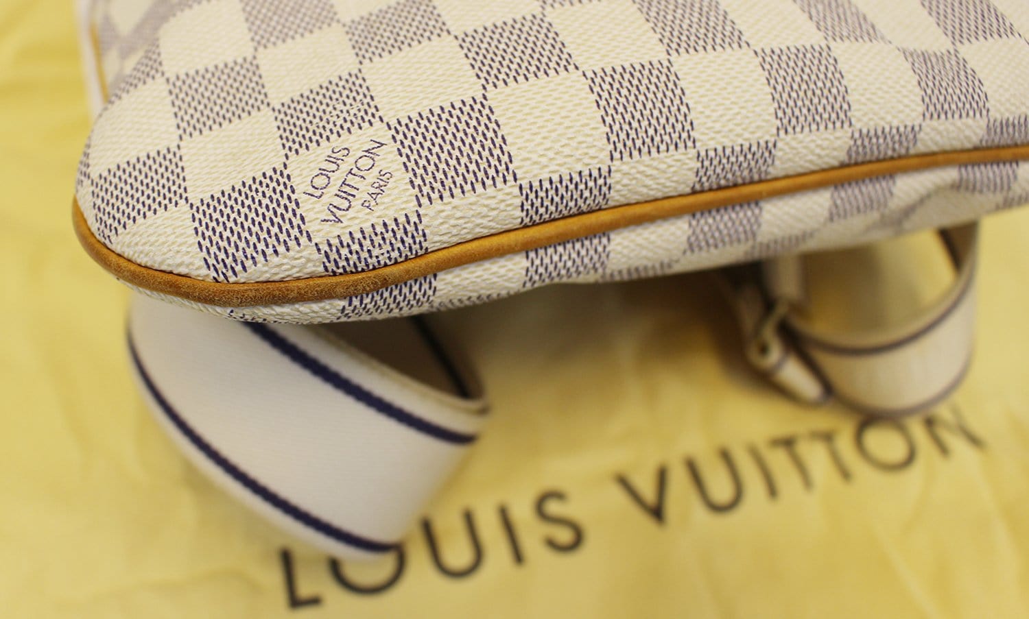  Louis Vuitton, Pre-Loved Damier Azur Pochette