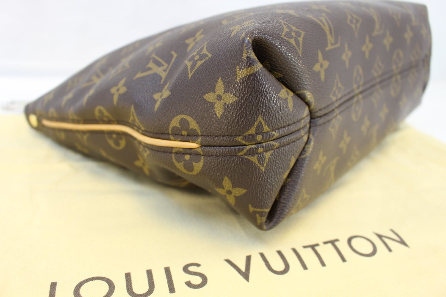 Sold at Auction: Louis Vuitton, LOUIS VUITTON shoulder bag SULLY.