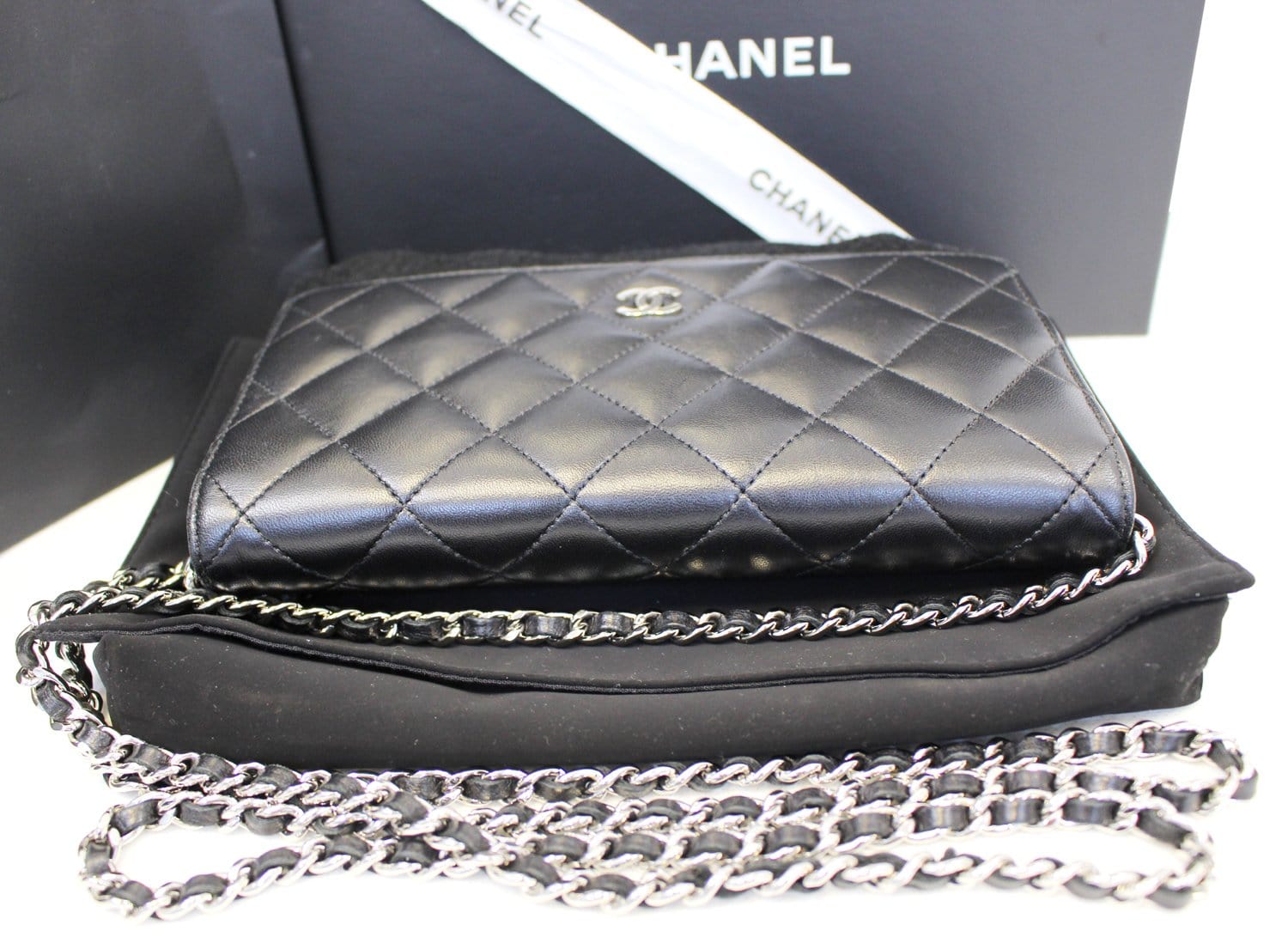 Pearl bag leather crossbody bag Chanel Black in Leather - 27460832