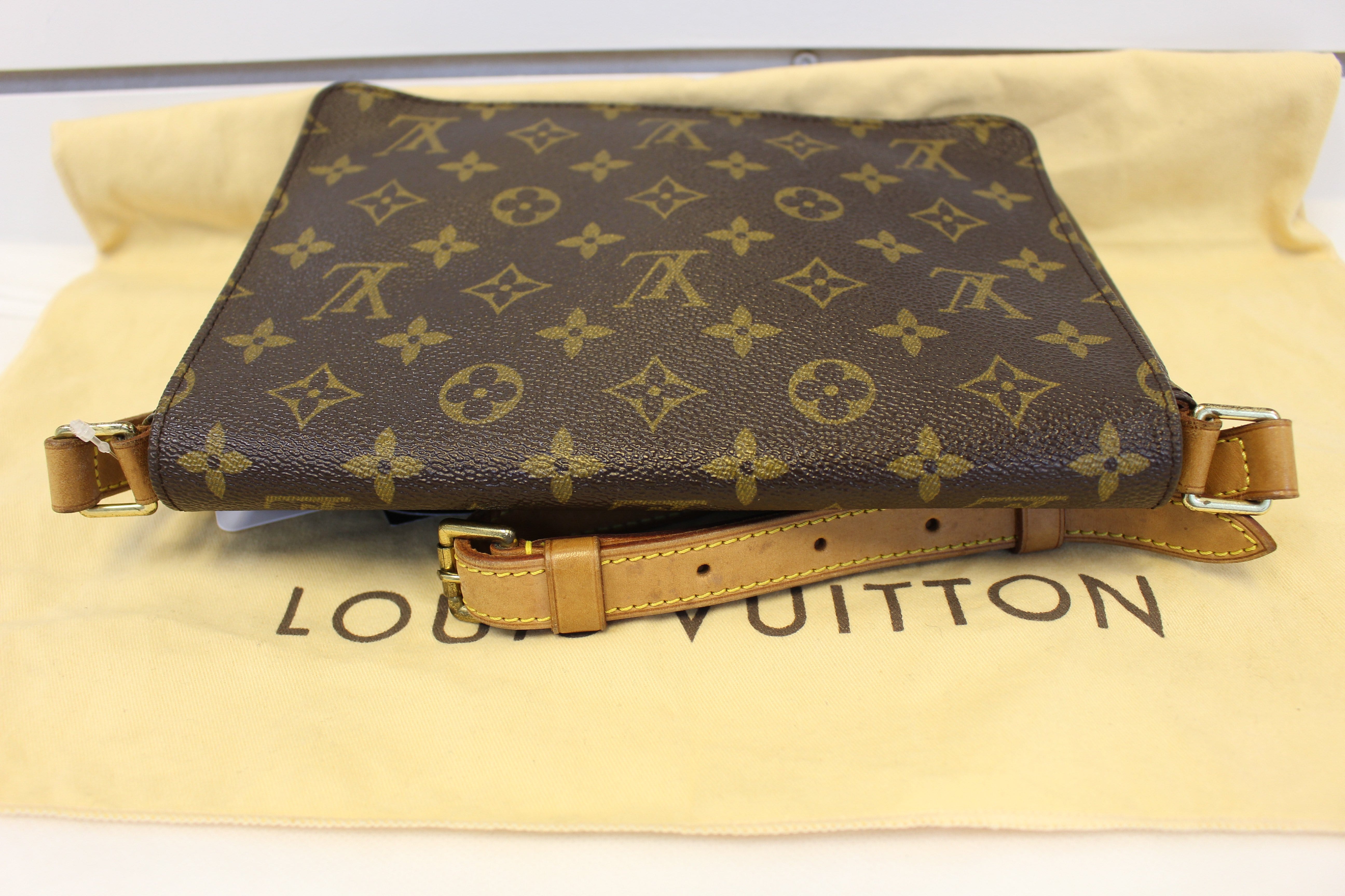 Pre-Owned Louis Vuitton Musette Tango Short Strap 