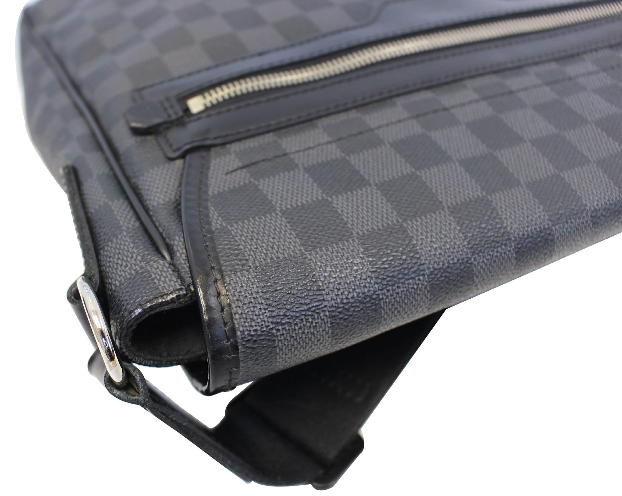 Louis Vuitton Damier Graphite Canvas Daniel MM Messenger Bag For Sale at  1stDibs