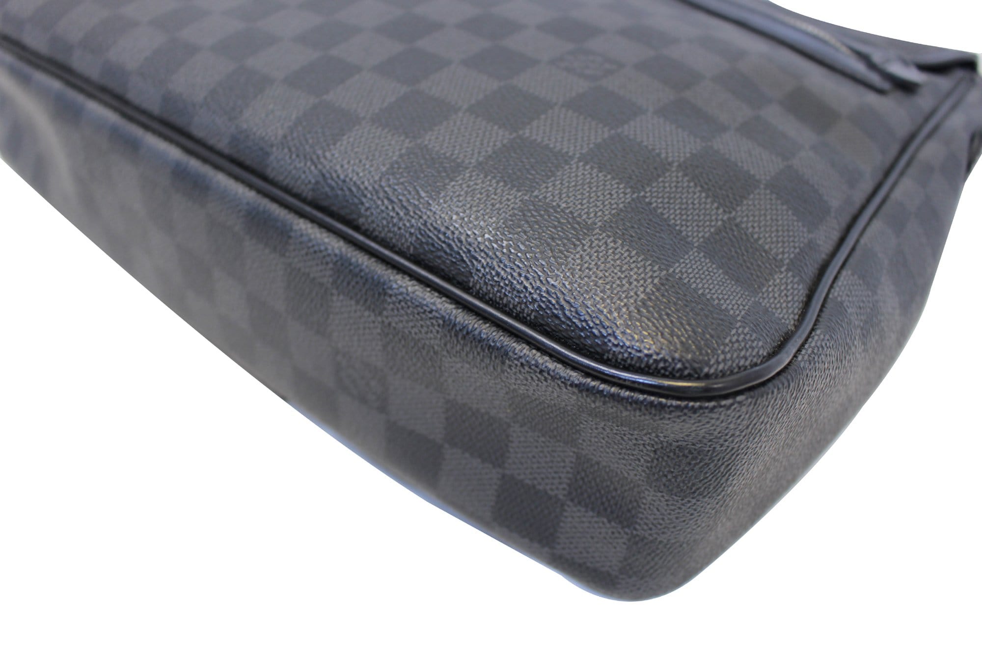 Louis Vuitton Damier Graphite Daniel MM - Black Messenger Bags, Bags -  LOU800058