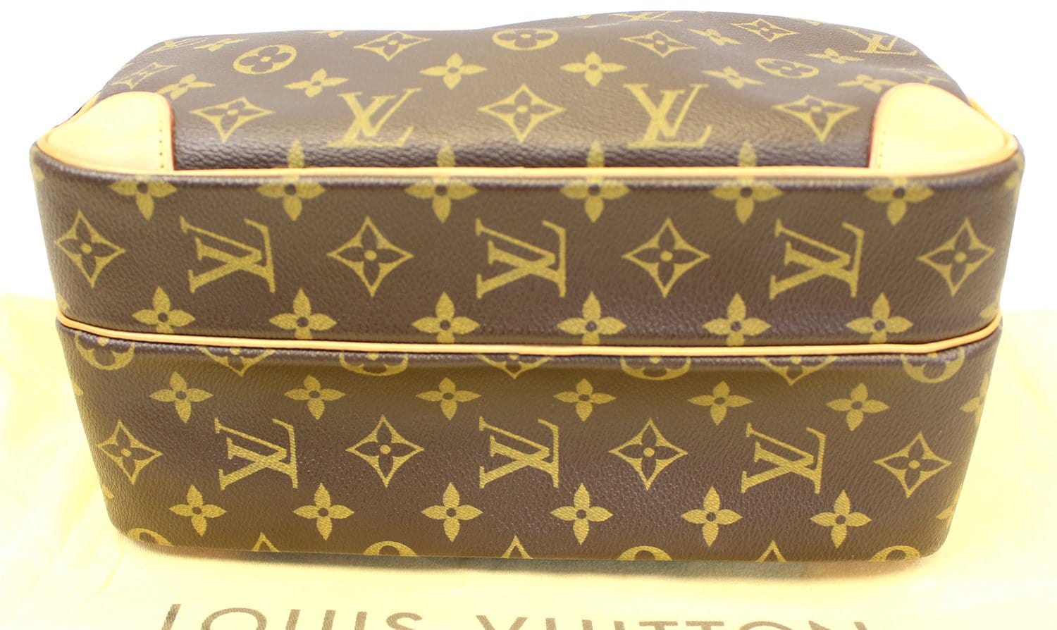 Louis Vuitton Vintage Monogram Canvas Crossbody Bag Nile GM