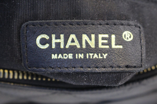 Chanel Shoulder Bag - CHANEL Black Sac Divers Mini Caviar - Logo