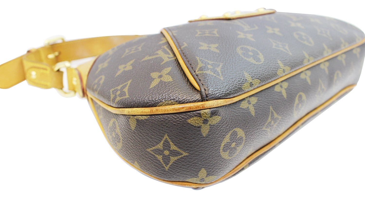 Reowned - Louis Vuitton Thames PM Monogram❣️ Shop our feed at reowned.eu  Link in bio! We are not affiliated to the brands we sell. . . .  #cyprusshopping #preloved #vintage #secondhand #preownedluxury #