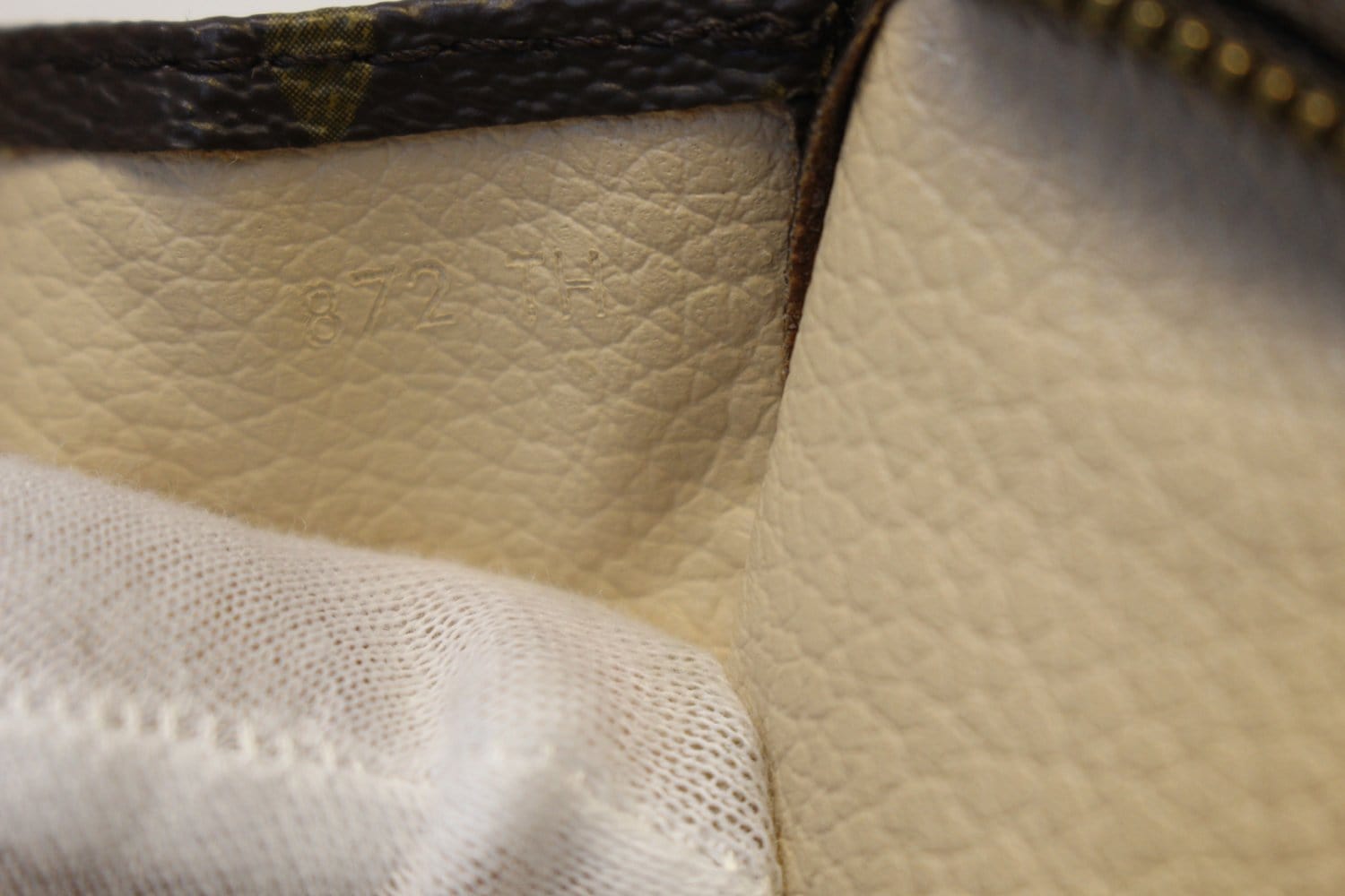 Poche toilette cloth vanity case Louis Vuitton Navy in Cloth - 25097496
