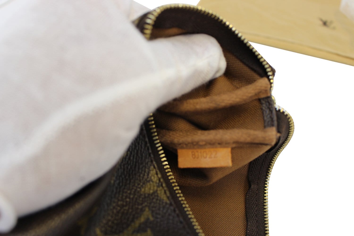 Shoulder - Rivet - Pouch - M40141 – dct - Bag - Pochette - Accessoires -  ep_vintage luxury Store - Vuitton - Louis - Louis Vuitton Cosplay Low Boot
