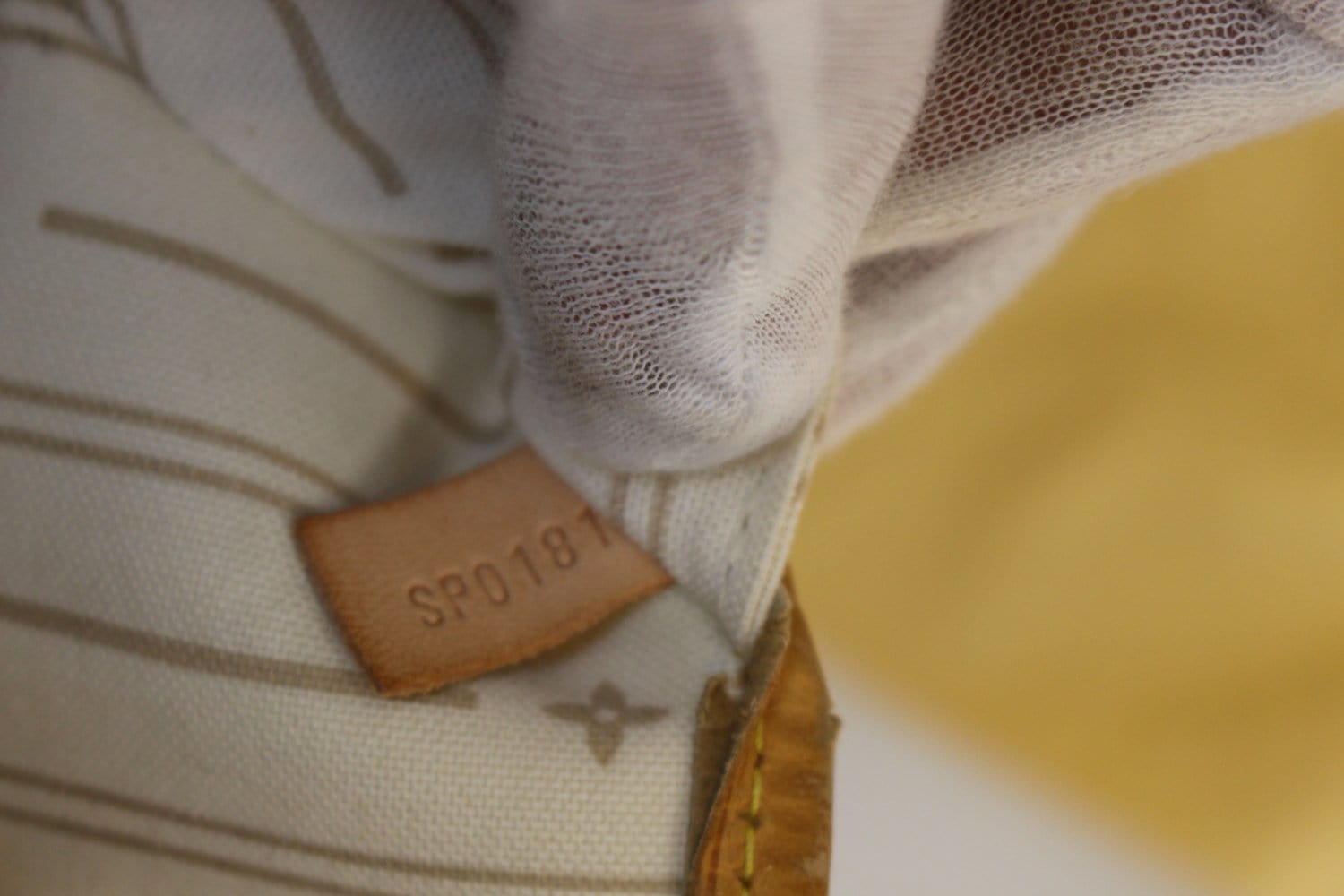 Louis Vuitton - Neverfull MM Handbag ~ Authenticity Guaranteed! on Designer  Wardrobe